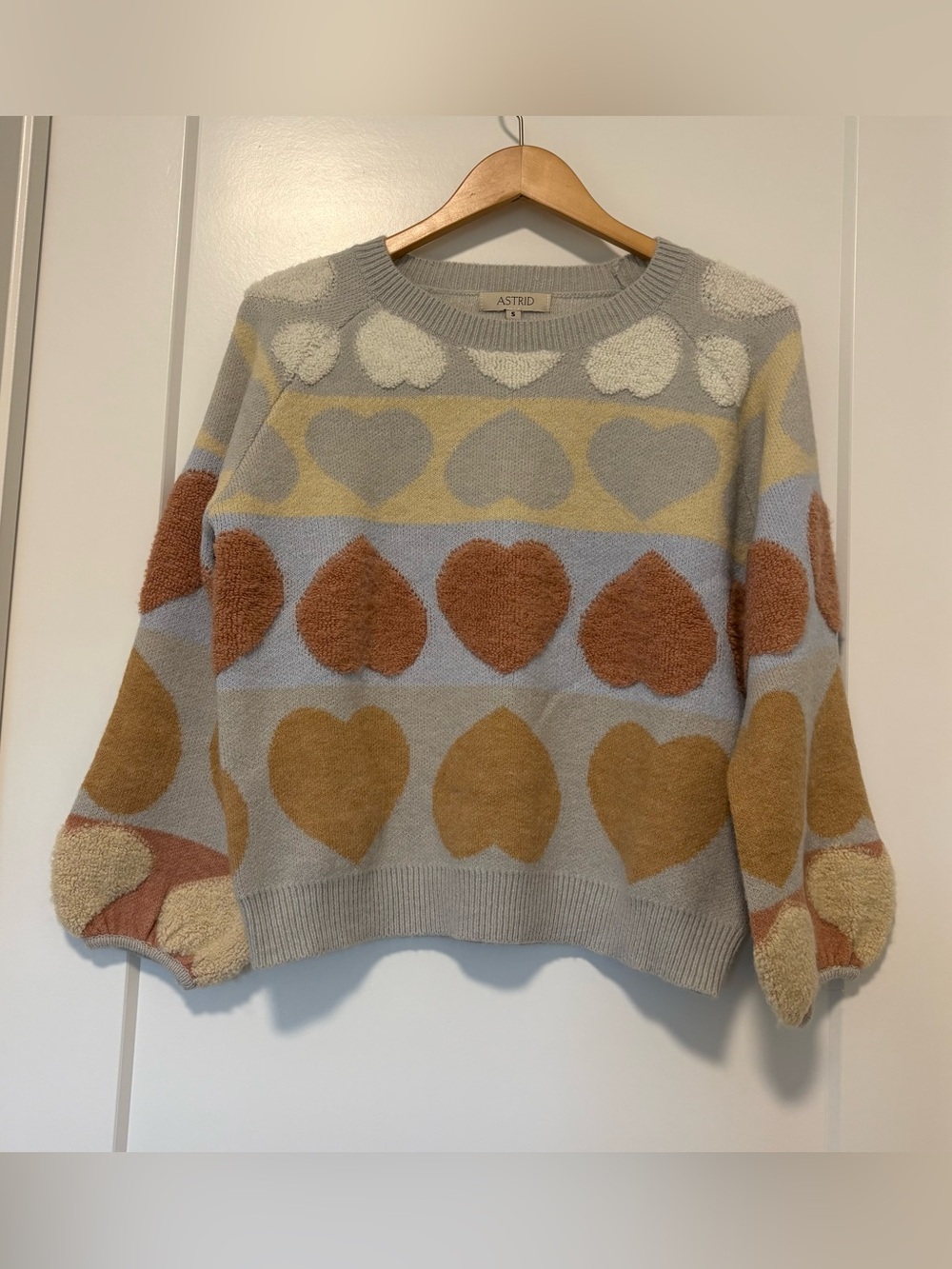 Heart-Pattern Crewneck Sweater in Pastel Blue, Cream, Tan & Rust. NWOT